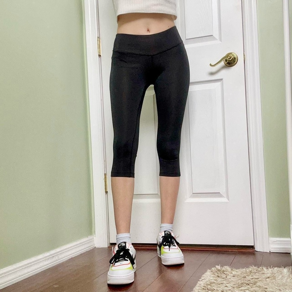 Black capri spandex leggings